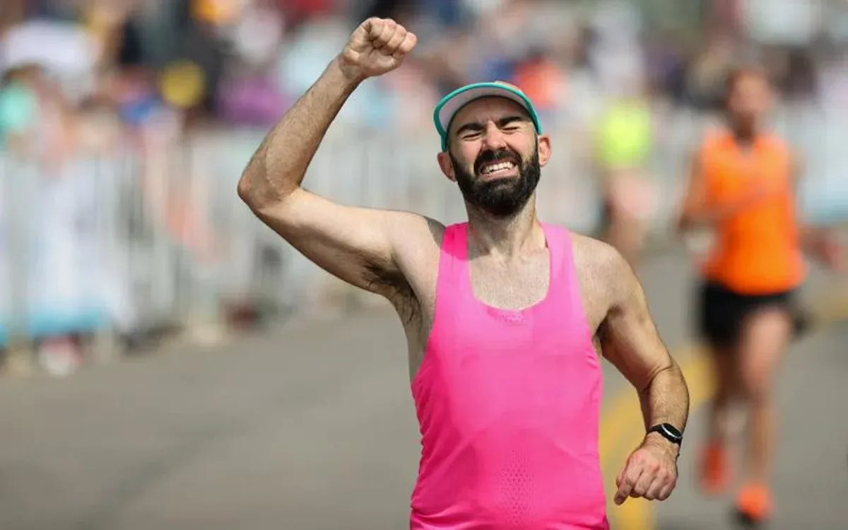 Male marathoners may hit the wall twice as often, and the cause is efficiency