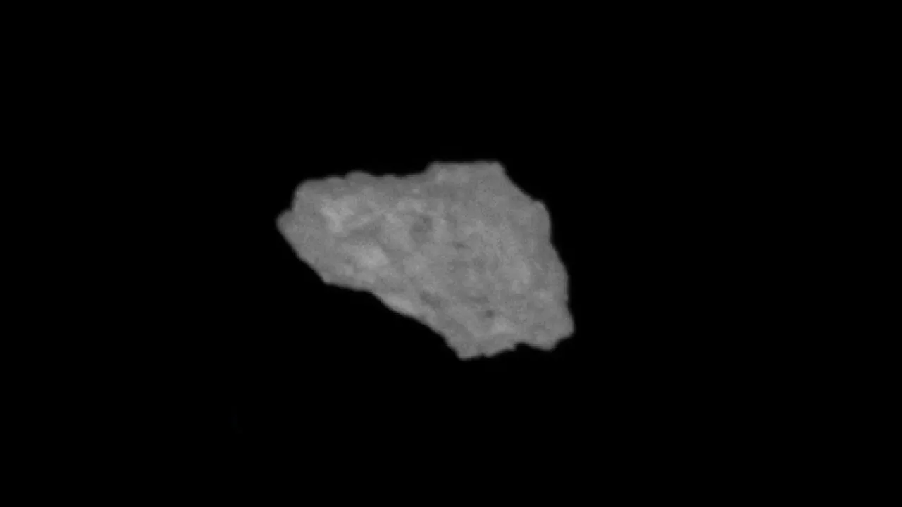 Tianwen-2 sends home photo of quasi-moon Kamo'oalewa, revealing a 16-20m target