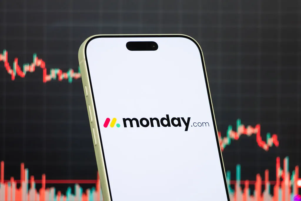 monday.com cuts 20% staff, about 630 roles, to build an AI-focused Work Platform