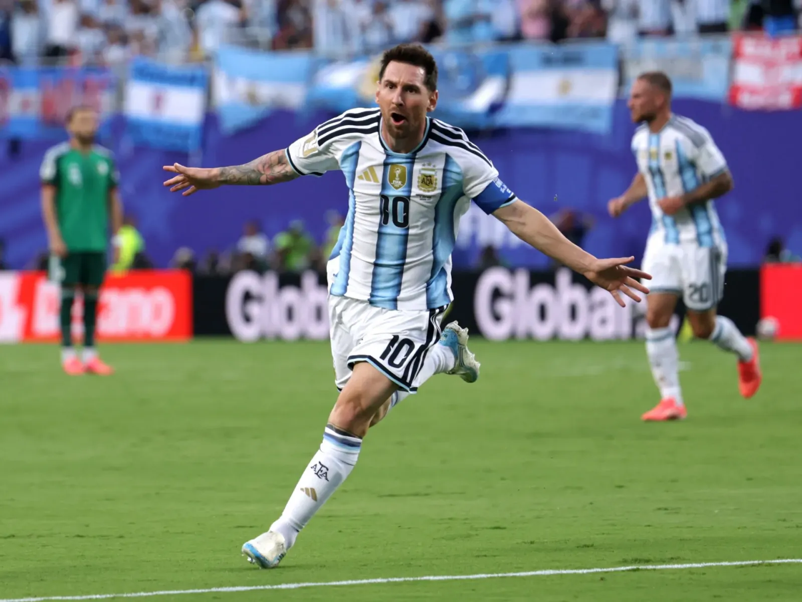 Messi hat-trick blasts Argentina past Algeria 3-0, firing title defense at 2026 World Cup