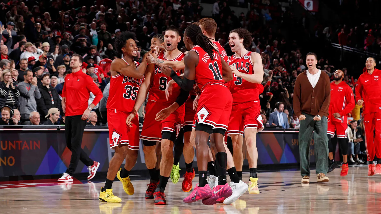 Lukas Walton buys Bulls and United Center minority stake, extending Walmart-family sports reach