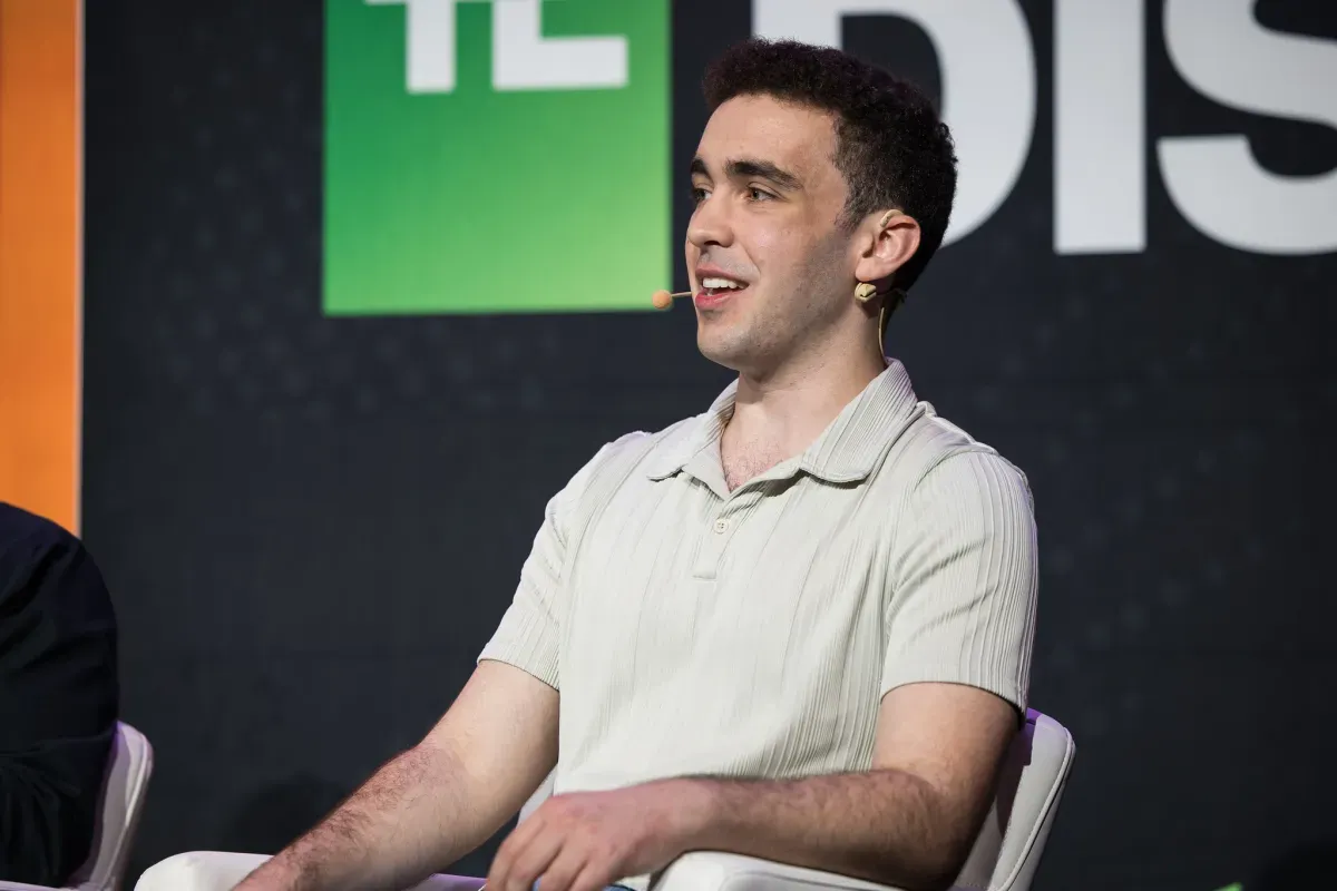 Fizz accuses Maveron VC of leaking confidential info from fundraising meeting to Sidechat