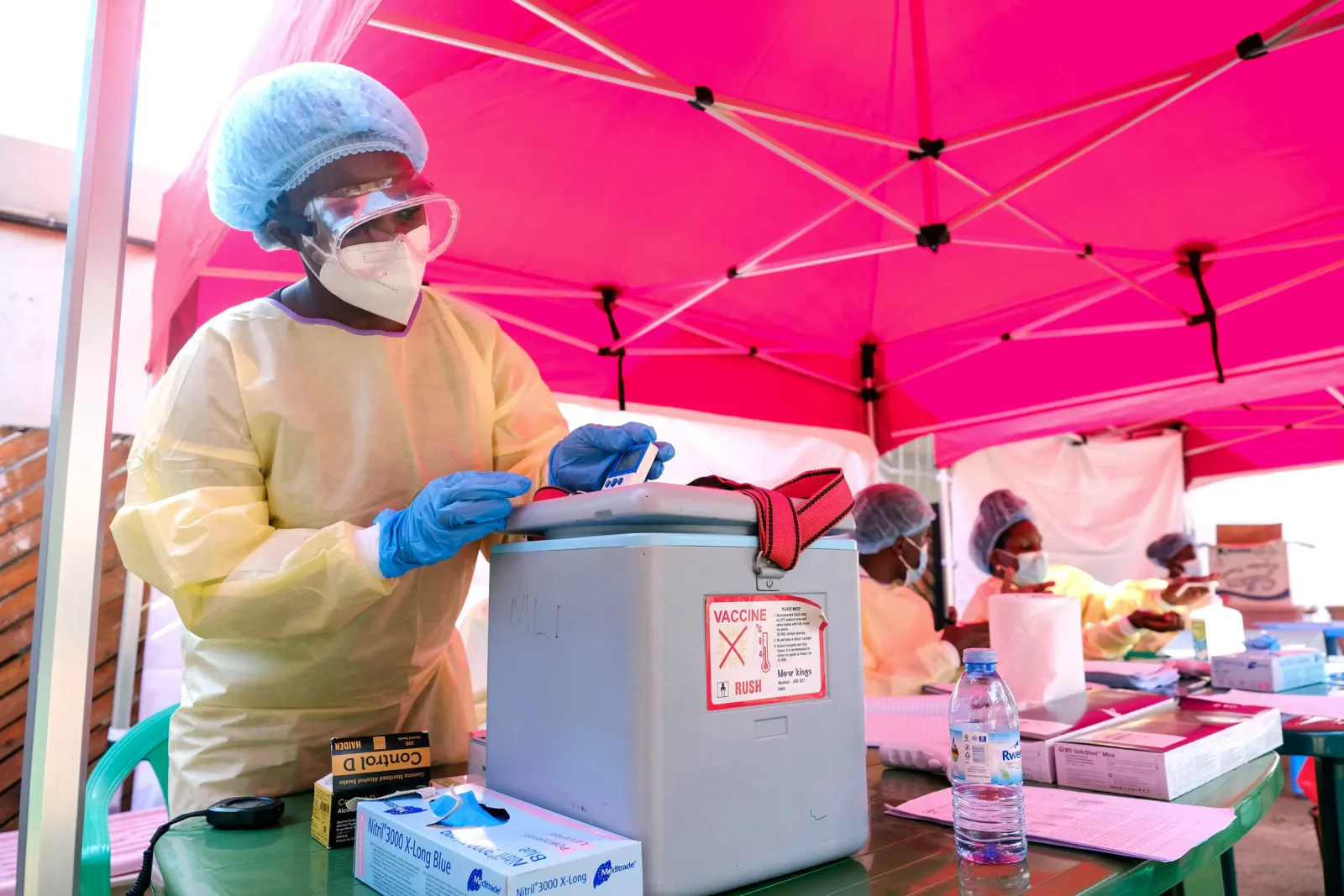 Ebola vaccine from 2011 sits unused for 15 years, now gets Congo shot