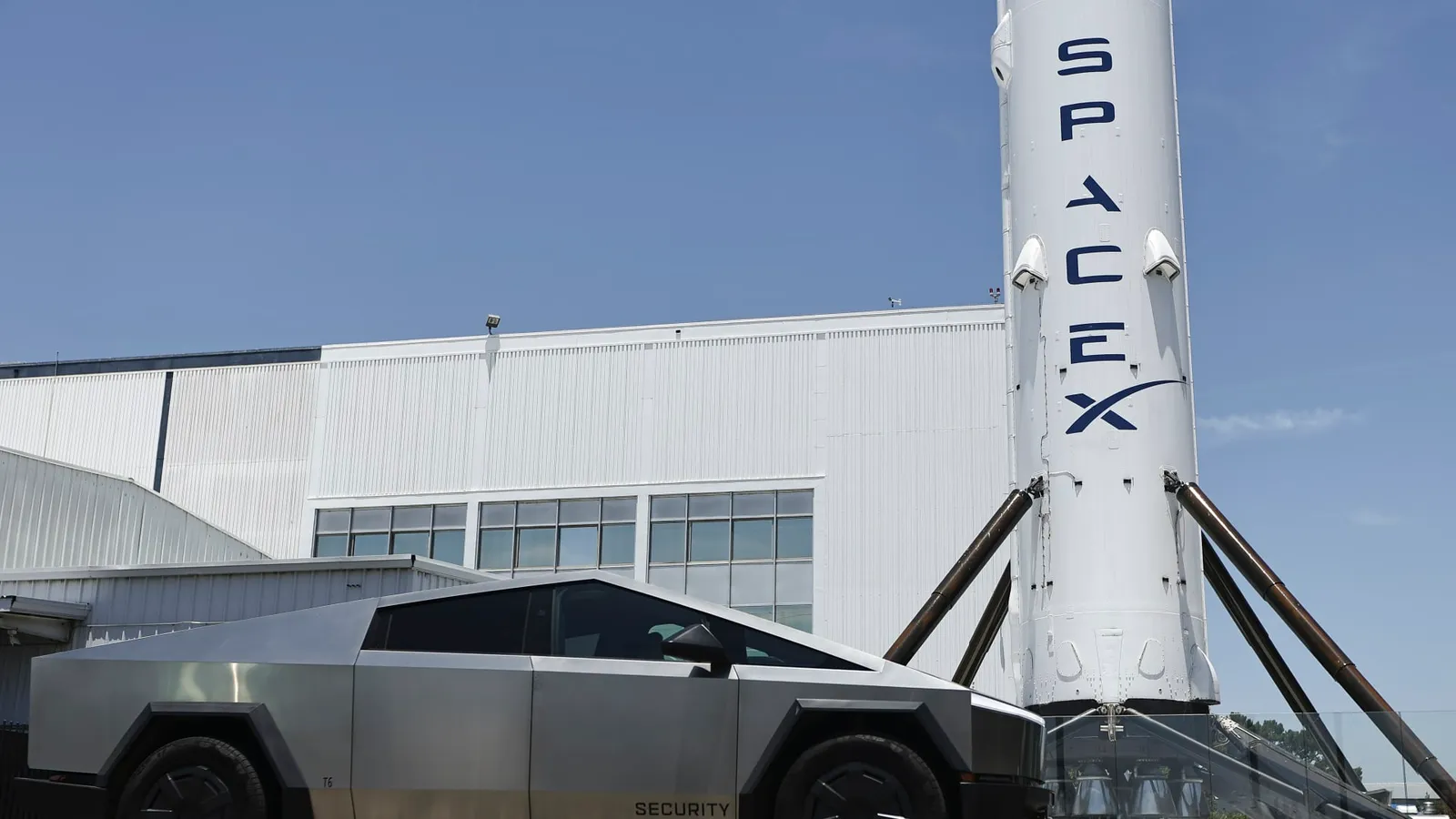 Jim Cramer warns SpaceX IPO risk is speculators dumping right after trading starts