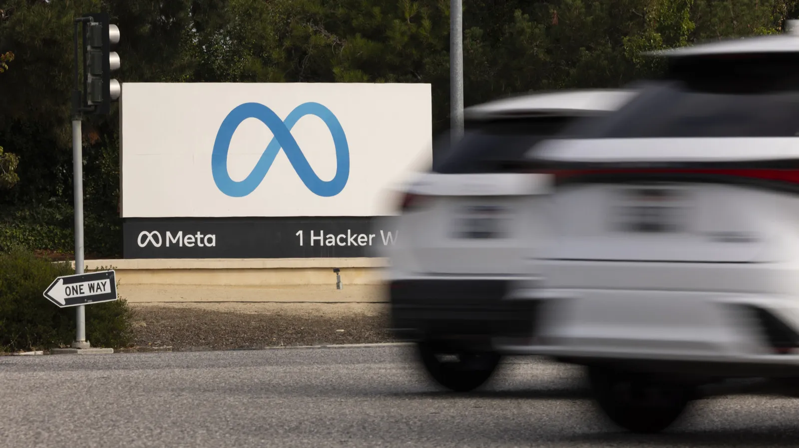 Meta weighs a multibillion-dollar data center deal with Anthropic