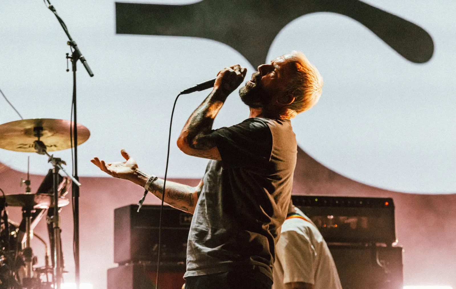 Joe Talbot thanks Interpol mid-set, calling them “one of the main reasons”