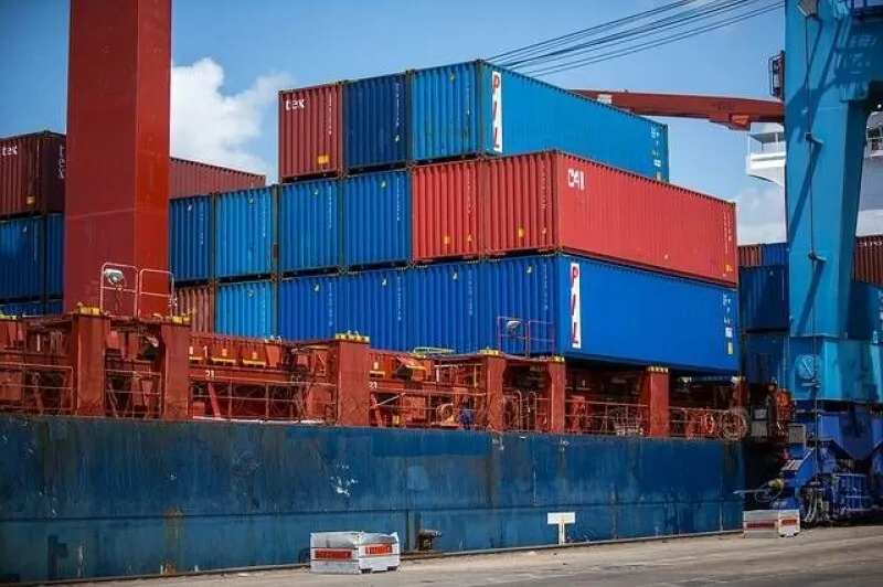 Microsoft makes Linux containers run inside Windows with a built-in WSL CLI preview