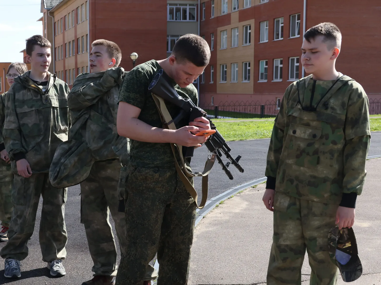 Russia adds 17 hours of military training for grades 6-11 by September 1
