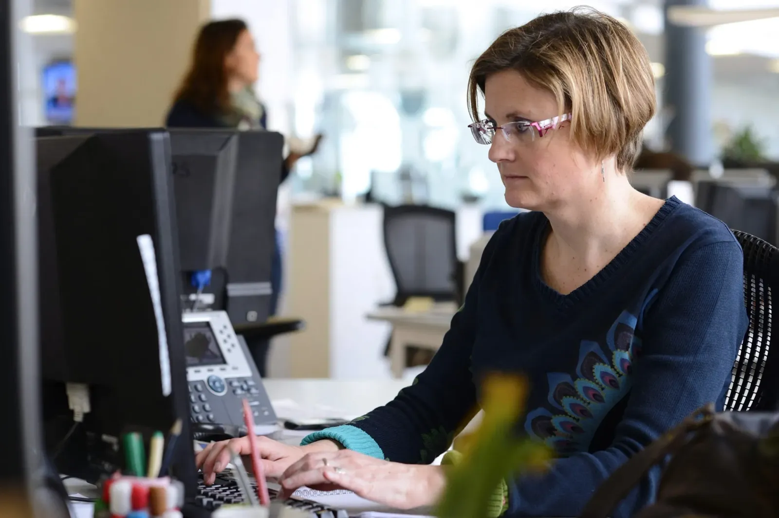 Leena Rinne: Employees outsource tough talks to AI, creating “socially offloading” spirals