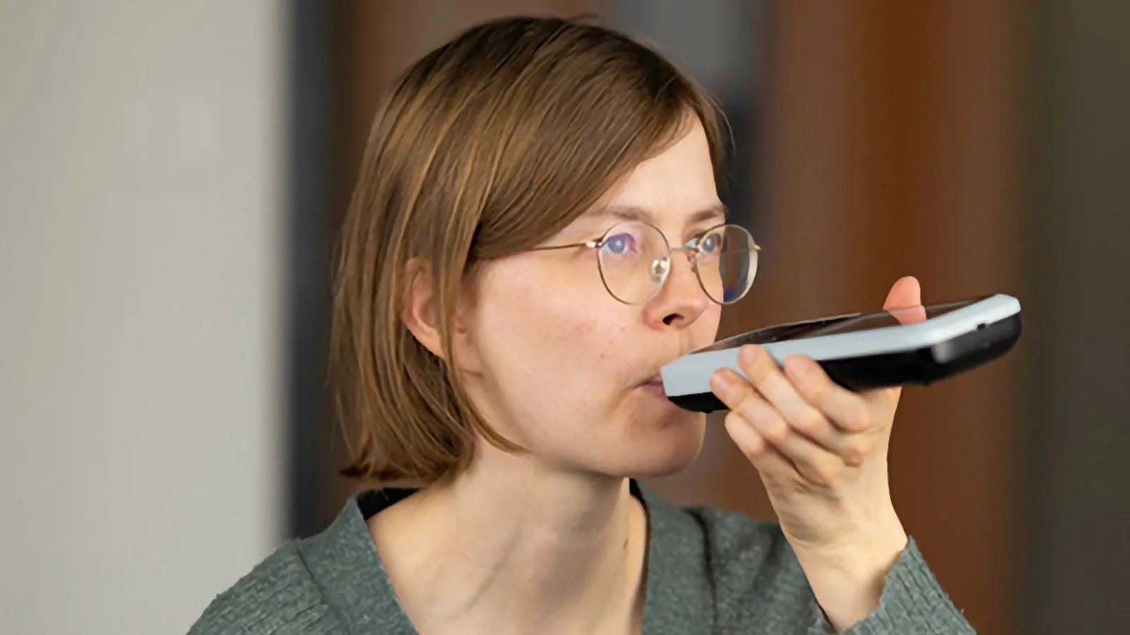 Handheld fat-burn tracker uses breath acetone like a breathalyzer