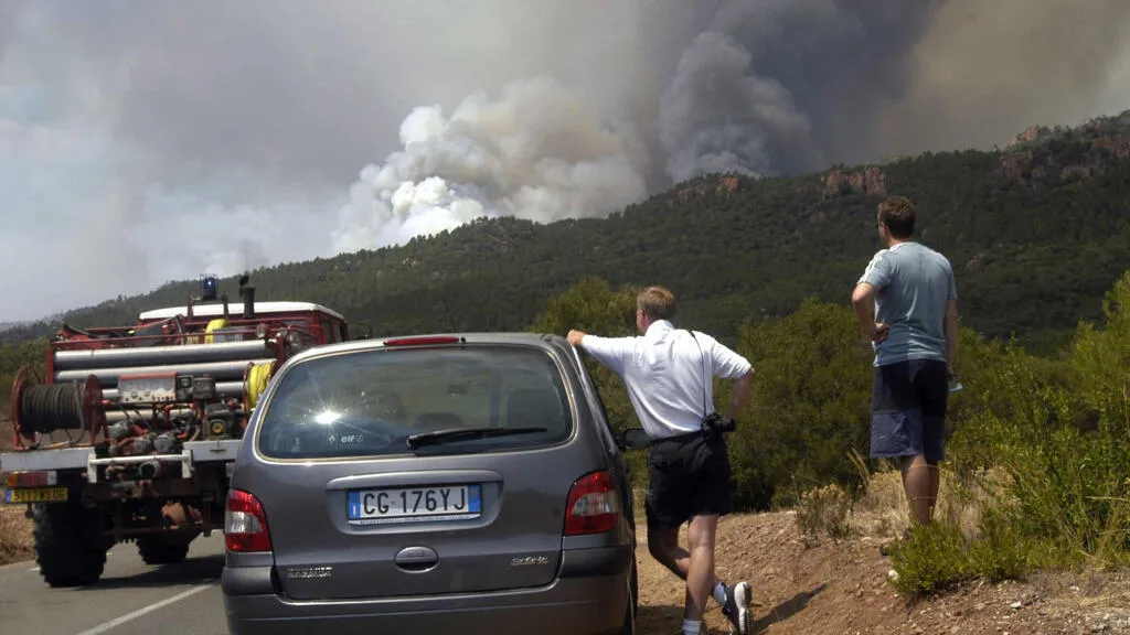 Wildfire near Draguignan forces evacuations; 600+ firefighters burn 10 homes in Var