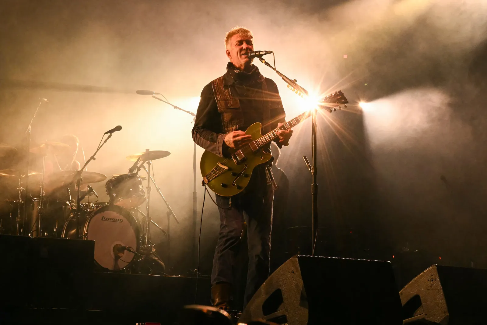Queens of the Stone Age resurrect “Run, Pig, Run” after 18 years at Stockholm opener