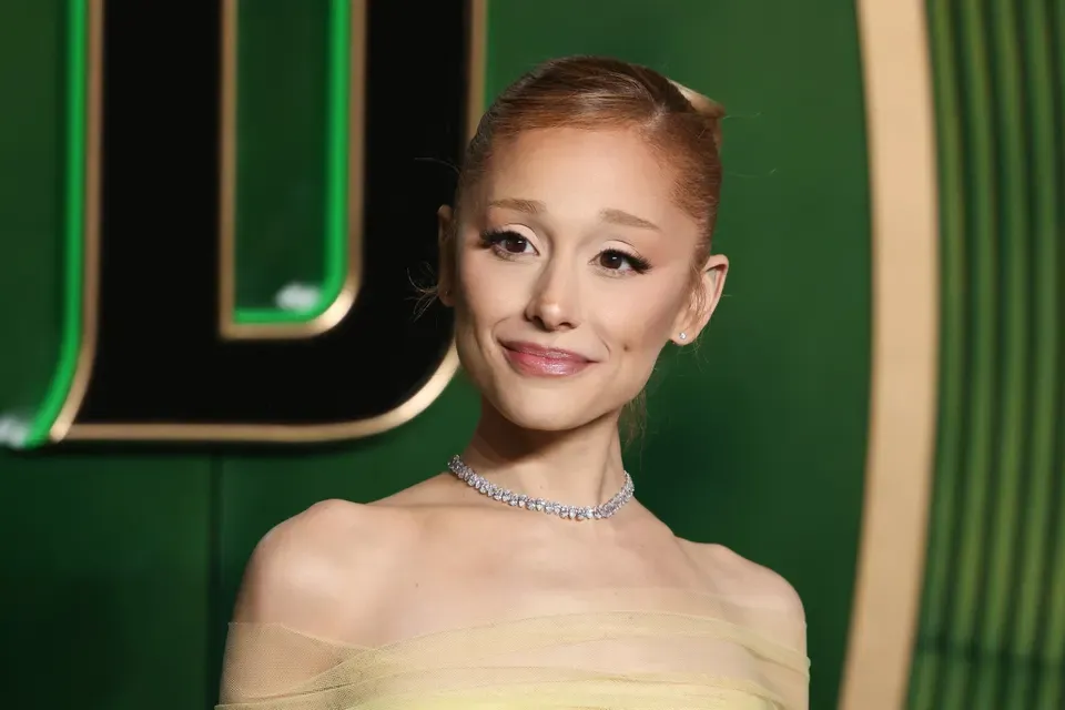 Ariana Grande debuts “Hate That I Made You Love Me” at No. 1 as “Decade” peaks