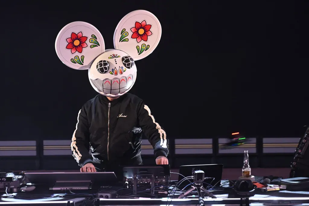 deadmau5 adopts Cathulhu after Humane Society plea, adding a fourth cat on June 16