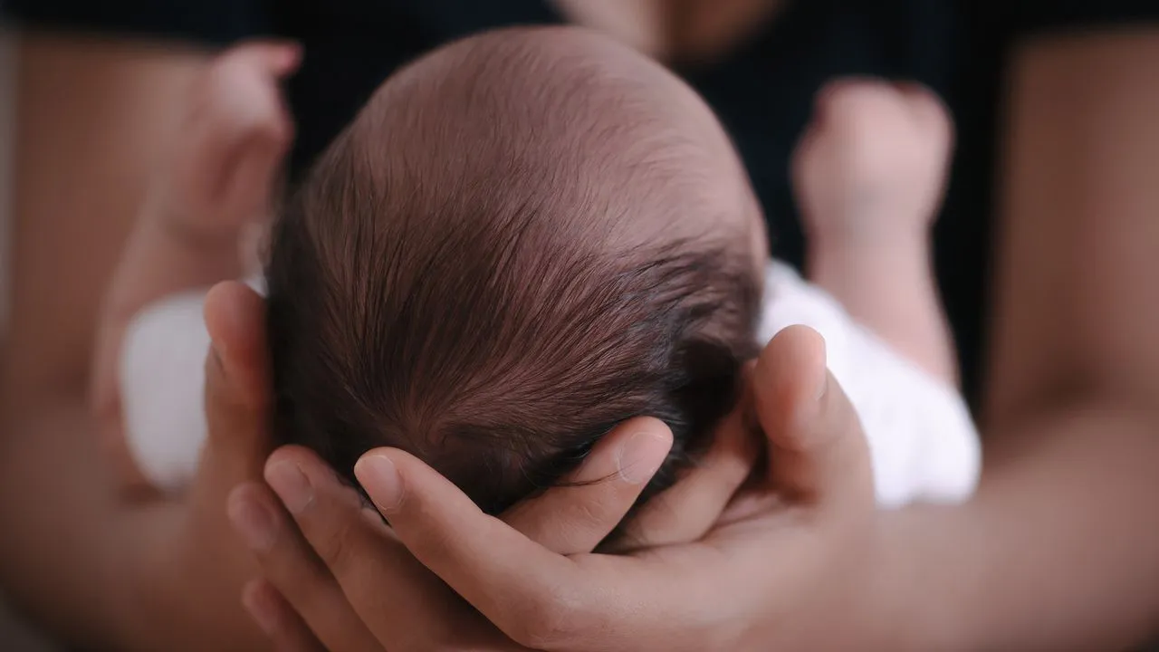 Maternal brain DNA persisted for decades in 70% of kids, preprint finds