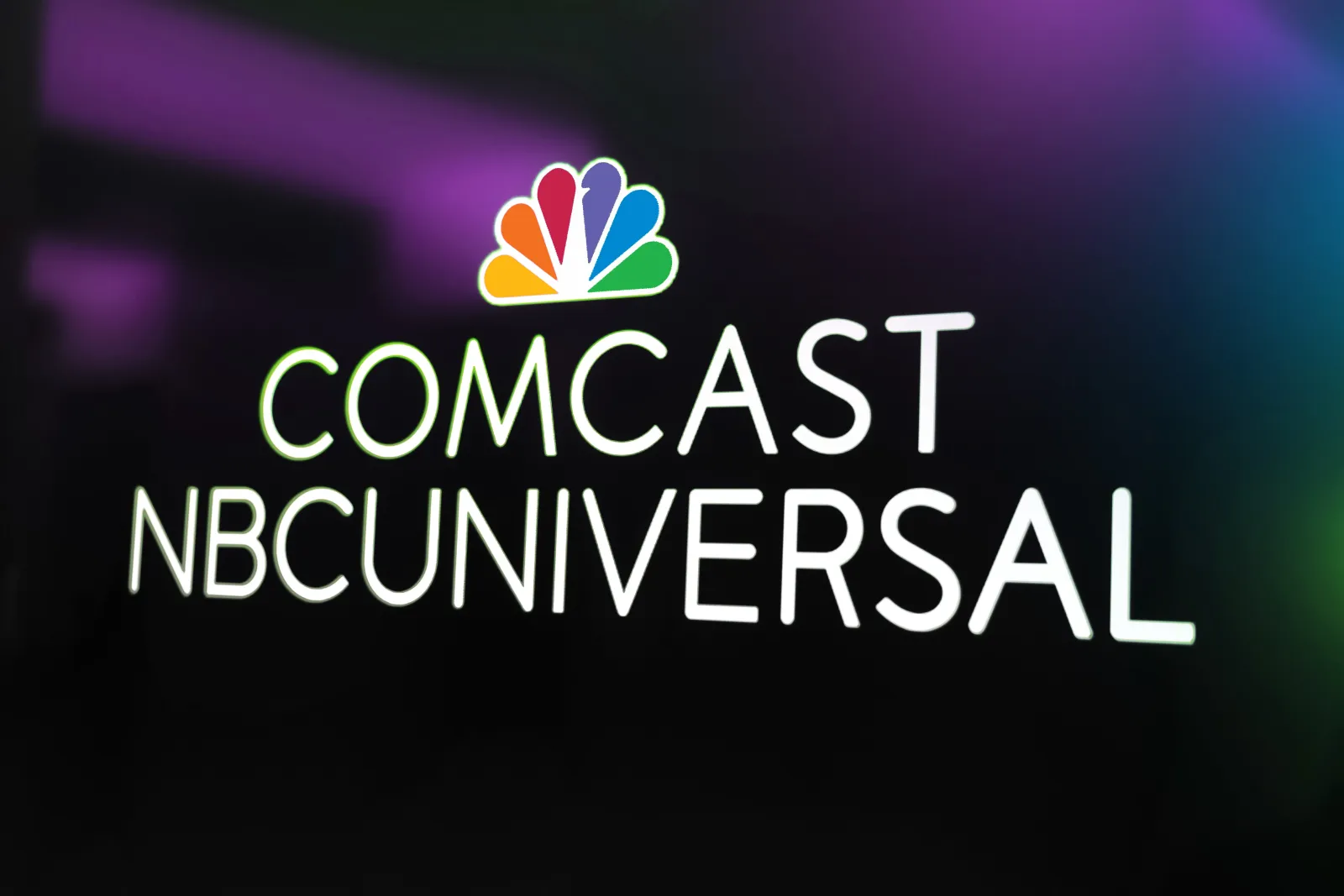 Comcast plans a tax-free split: NBCUniversal+Sky separate from cable and tech