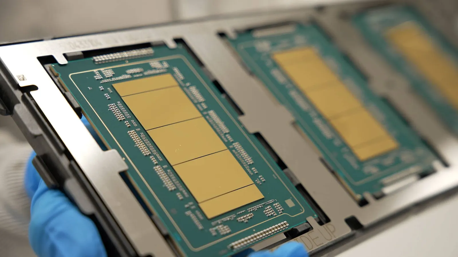 Intel jumps 9% as Trump backs Apple partnership on US chip design