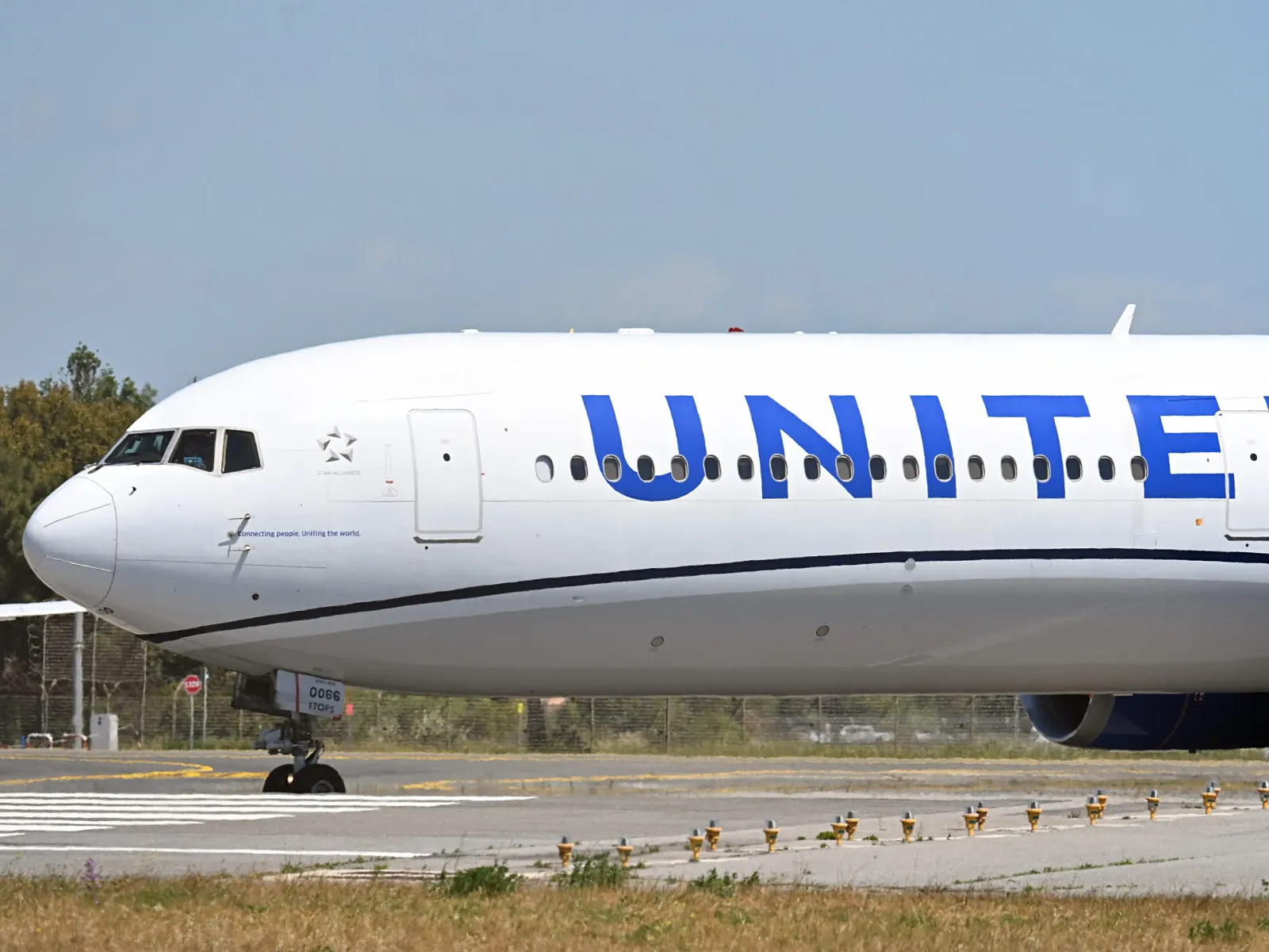 United says tech outage is resolved, but Saturday delays hit airports coast to coast