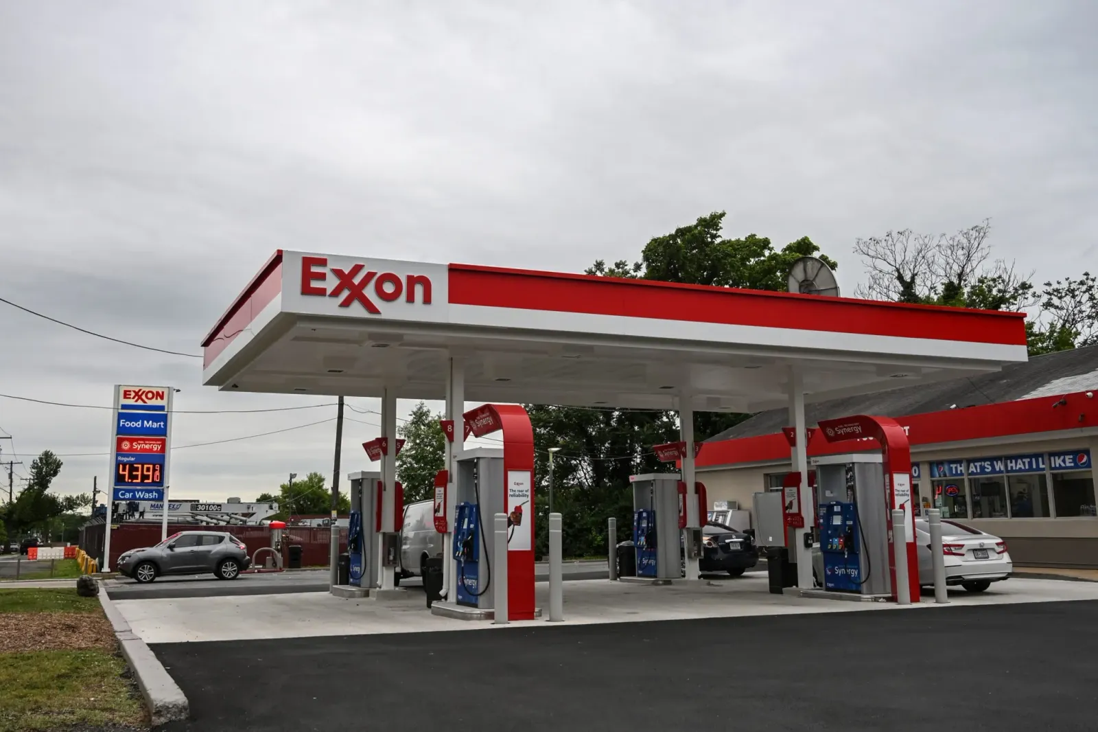Exxon and Chevron say refining is the bottleneck keeping fuel prices high