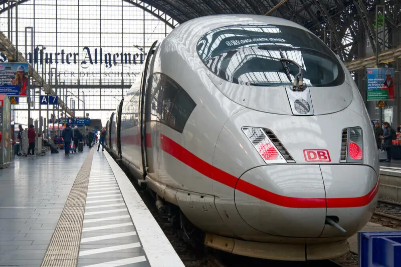 Deutsche Bahn GSM-R blackout cancels all trains; network returns by 00:50, disruptions linger