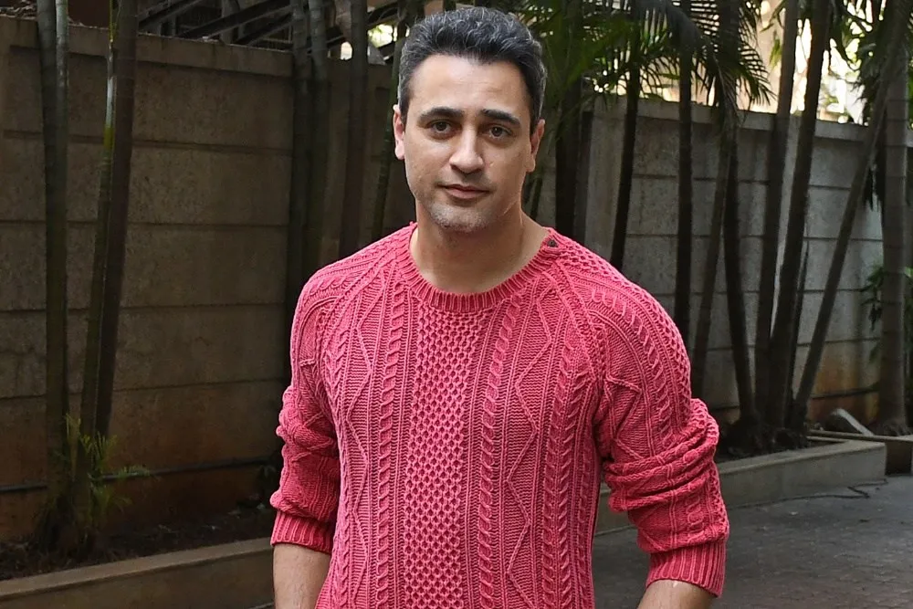 Bollywood Star Imran Khan Fights Oct. 28 India Exit Order in Court
