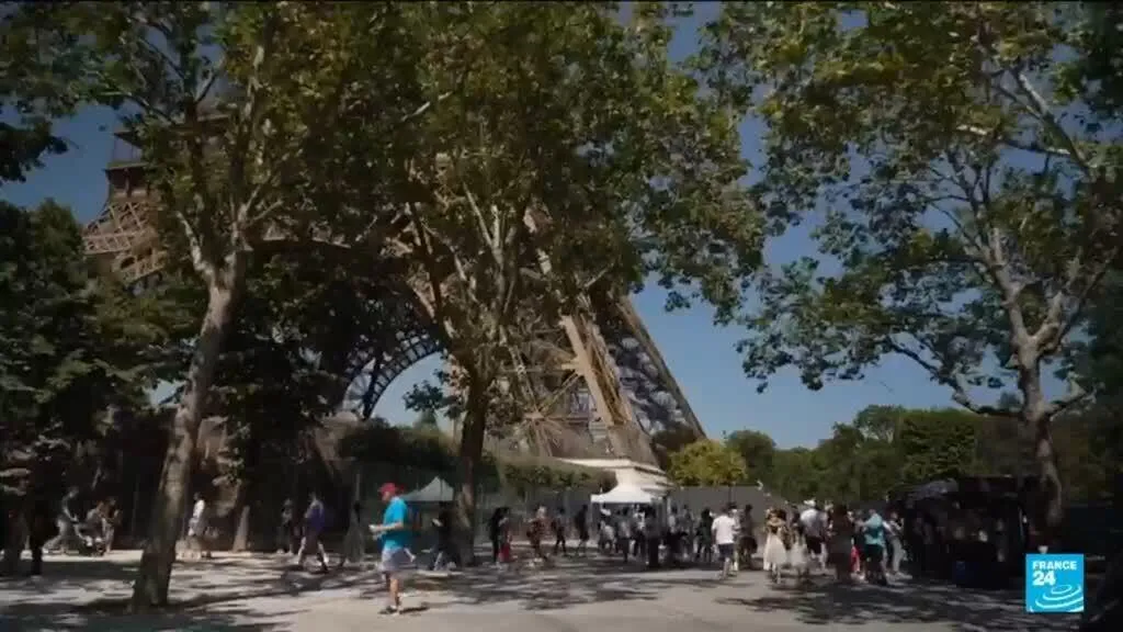 Eiffel Tower operator orders early closure at 4 pm to manage third heatwave risk