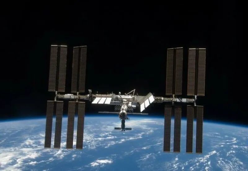 NASA blocked Roscosmos from cutting into ISS crack zone, sending Crew Dragon shelter
