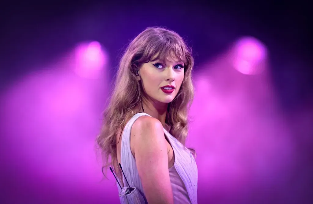 Taylor Swift grabs four Adult Contemporary top-10s in one week, first since 2011