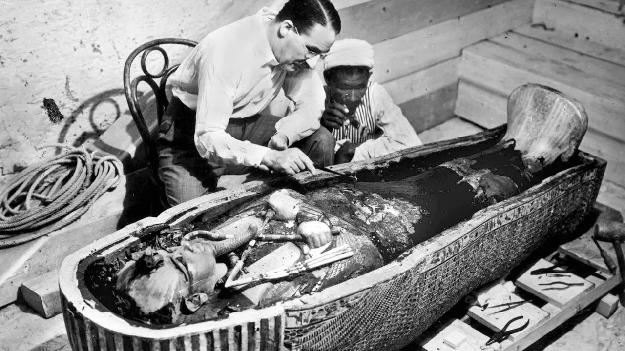 Experimental archaeologists turned a donated body into a 1994 “Ramses” to test mummification