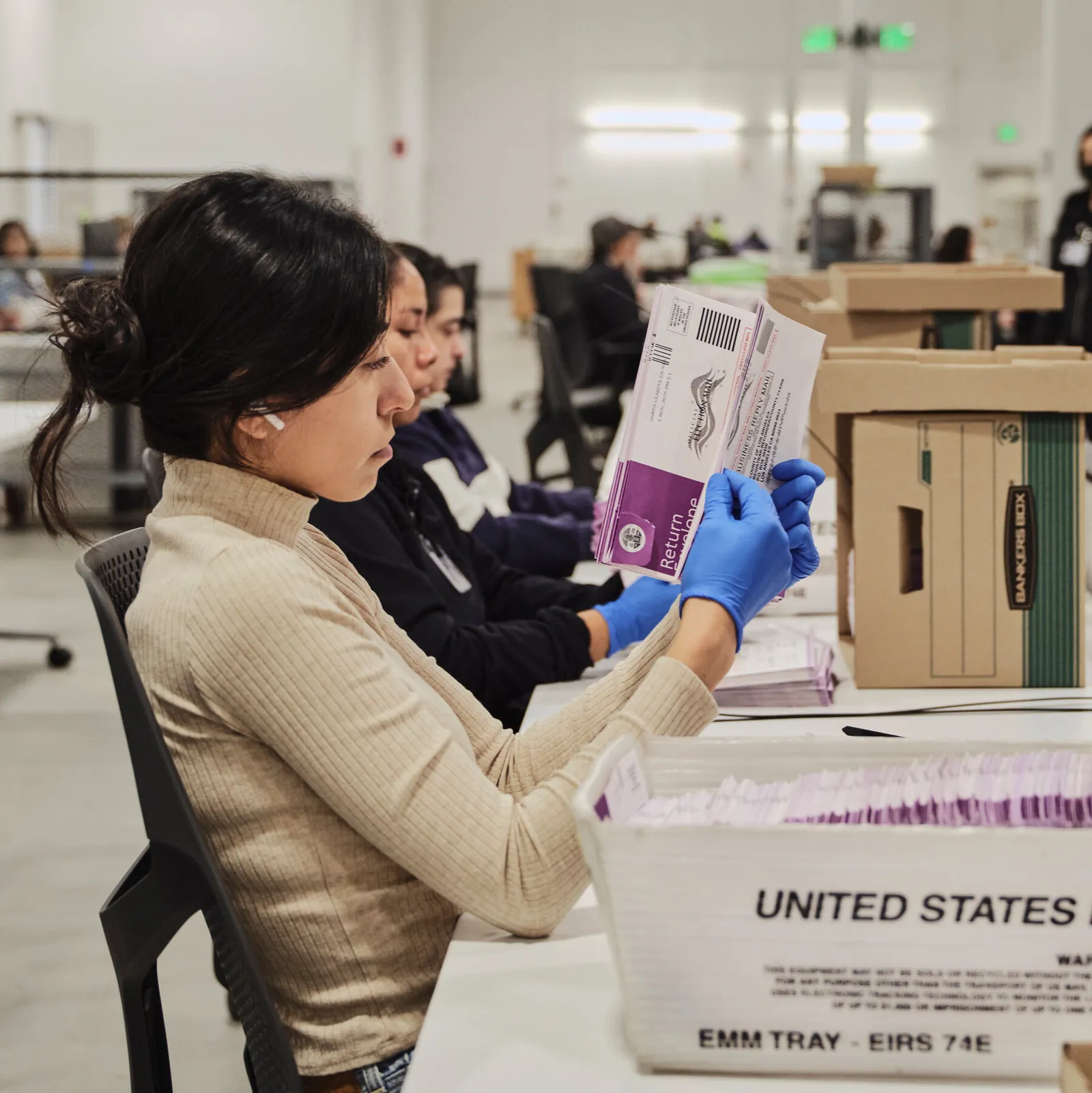 Appeals court keeps blocks on Trump order restricting mail voting