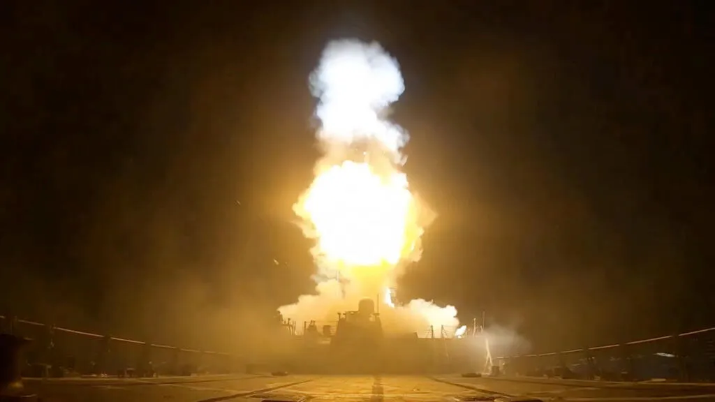 US launched new Iran strikes Sunday after Hormuz attacks hit Gulf allies