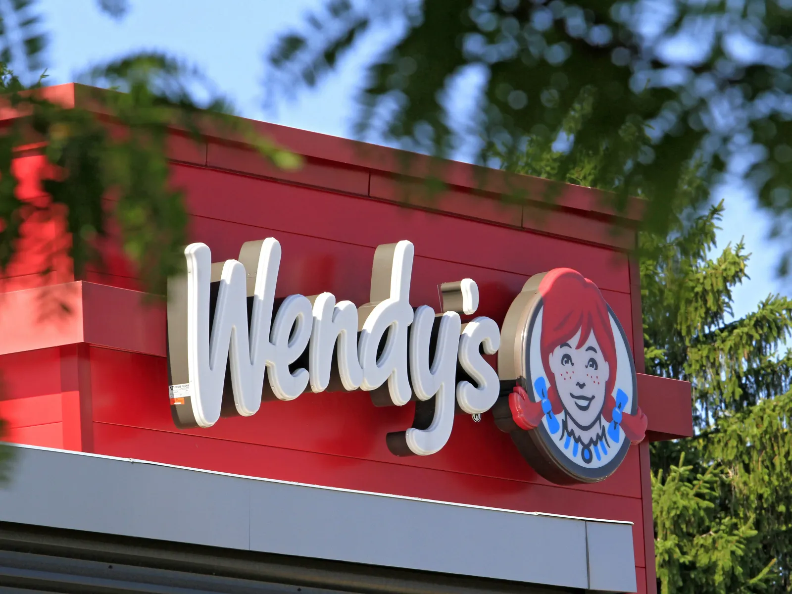 Wendy's plans to close up to 350 US restaurants in 2026, and others follow