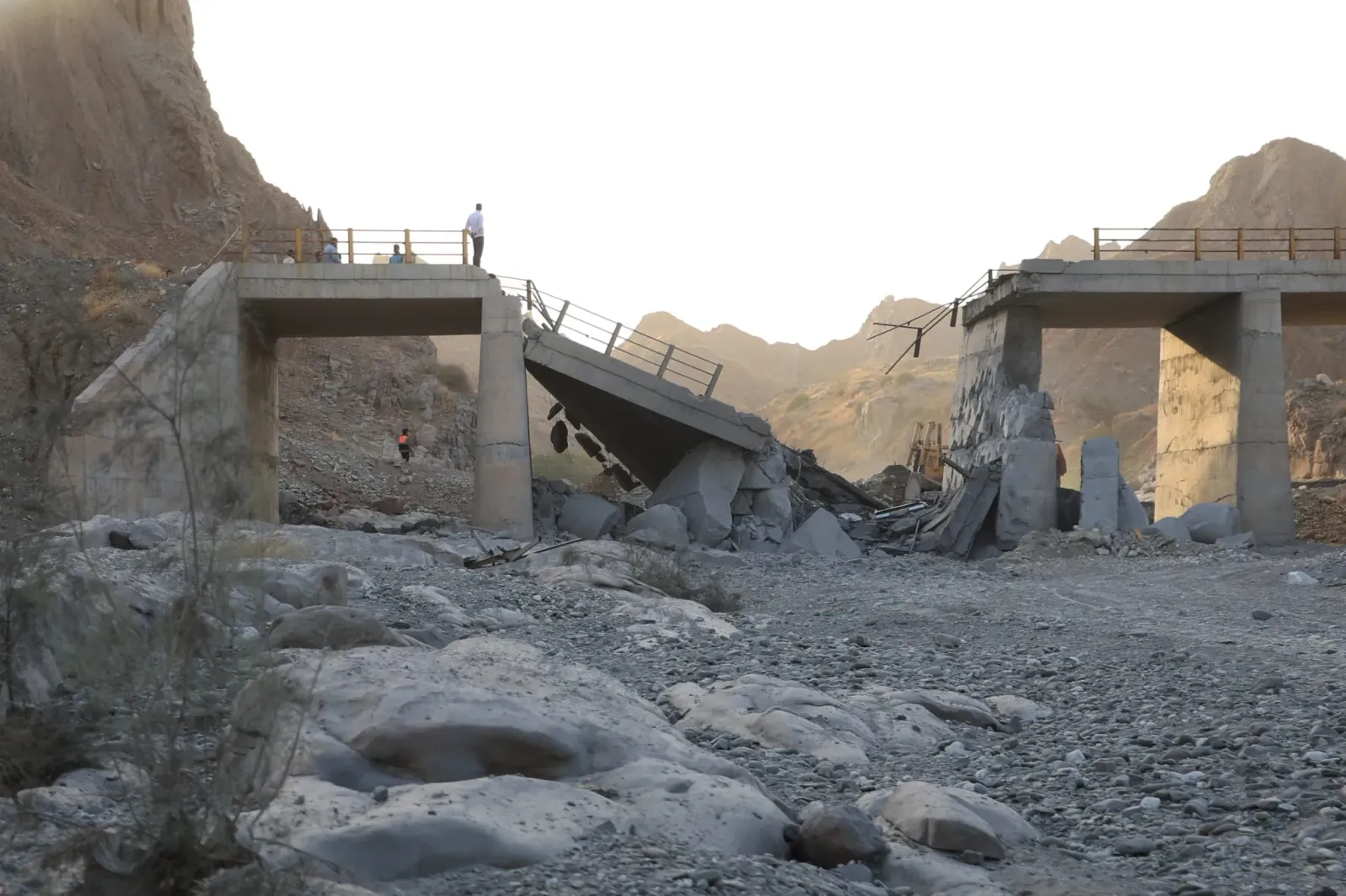 US hits Iran for a 10th straight night as Houthis threaten Red Sea oil route