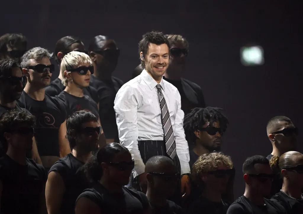 Harry Styles turns 120 minutes in Mexico City into a 68,000-strong dance party