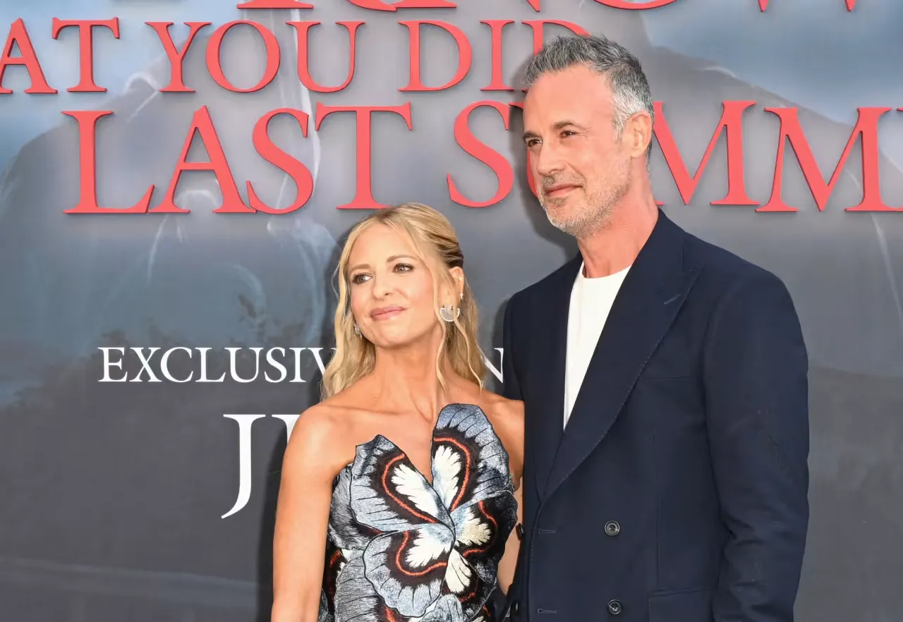 Sarah Michelle Gellar and Freddie Prinze Jr. cut $700K from $10M LA mansion