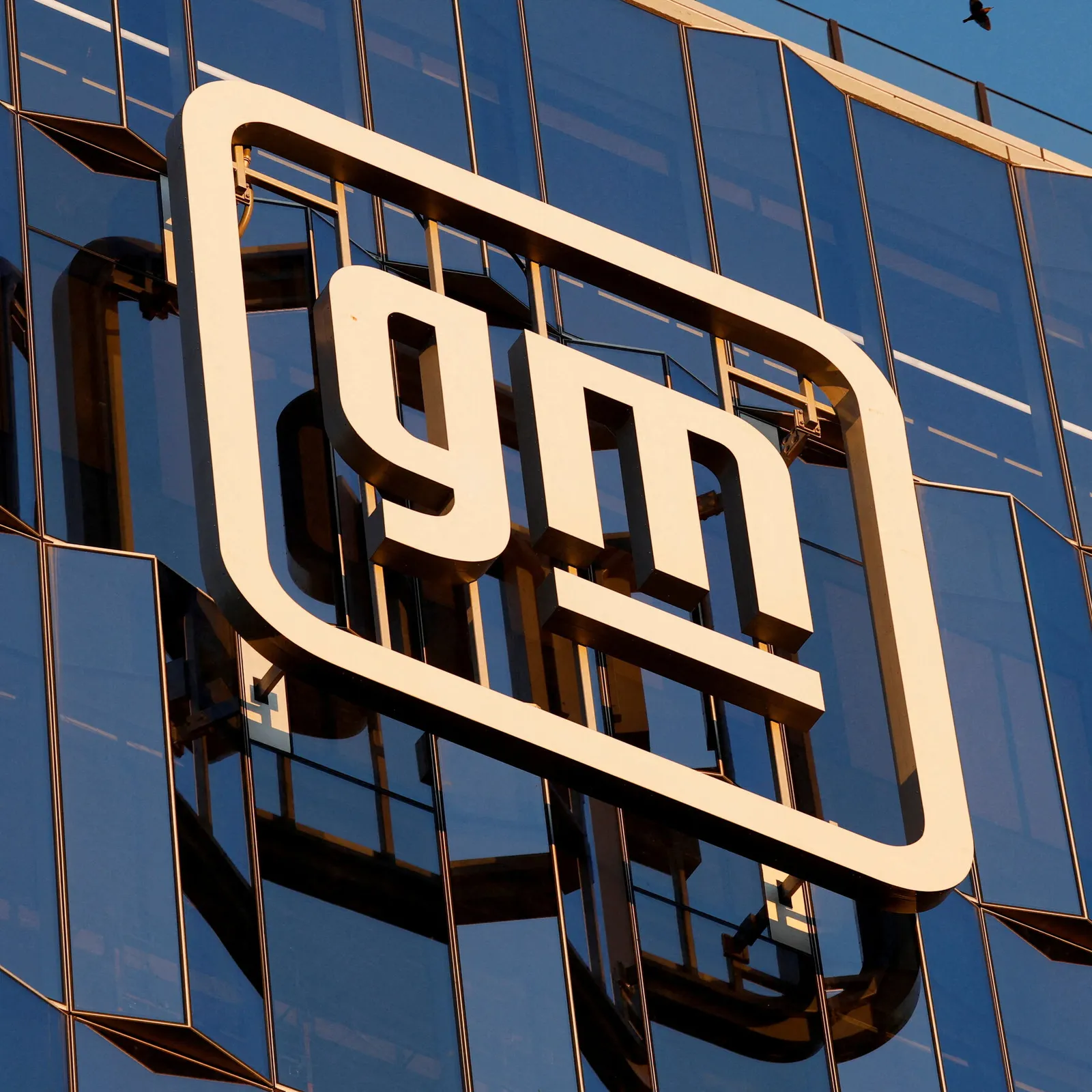 G.M. targets big energy-storage batteries for utilities, data centers after Tesla’s push