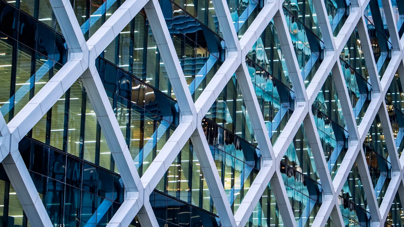 JLL says April hit record CRE lending competition, pushing loan terms to an all-time high
