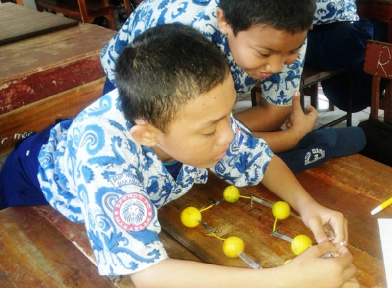 Satu buah lemon dapat menghasilkan tegangan hingga