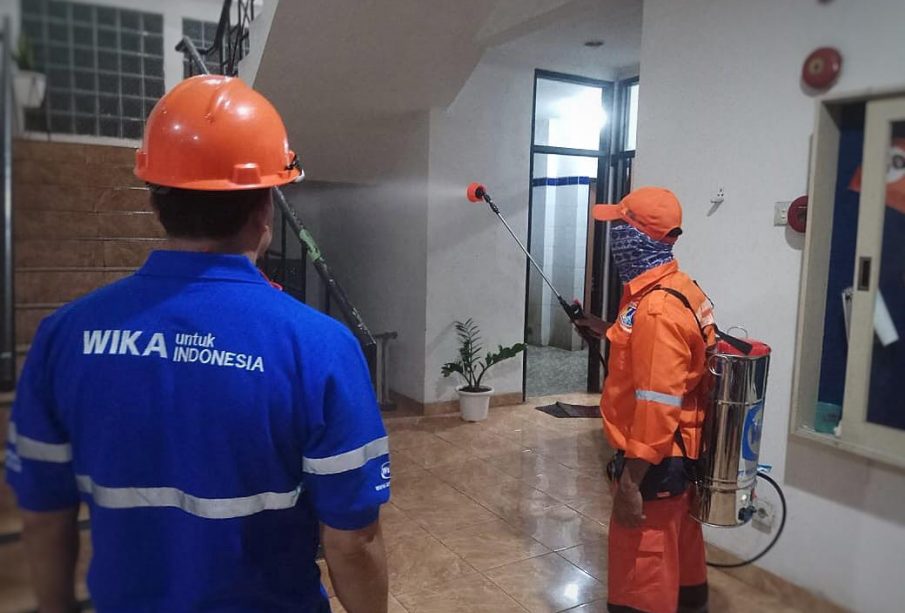 Penyemprotan disinfektan Wika