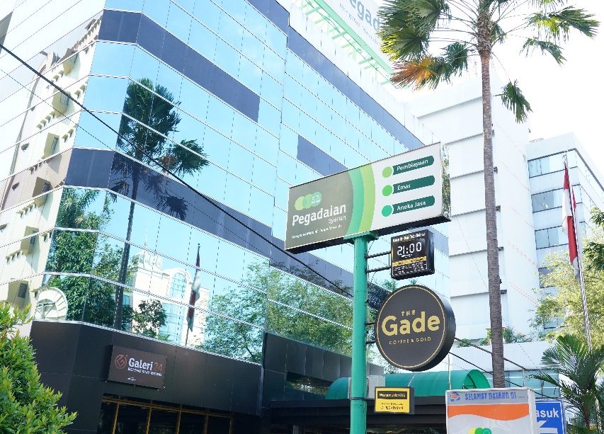 Kantor Pusat Pegadaian (samping)/Pegadaian
