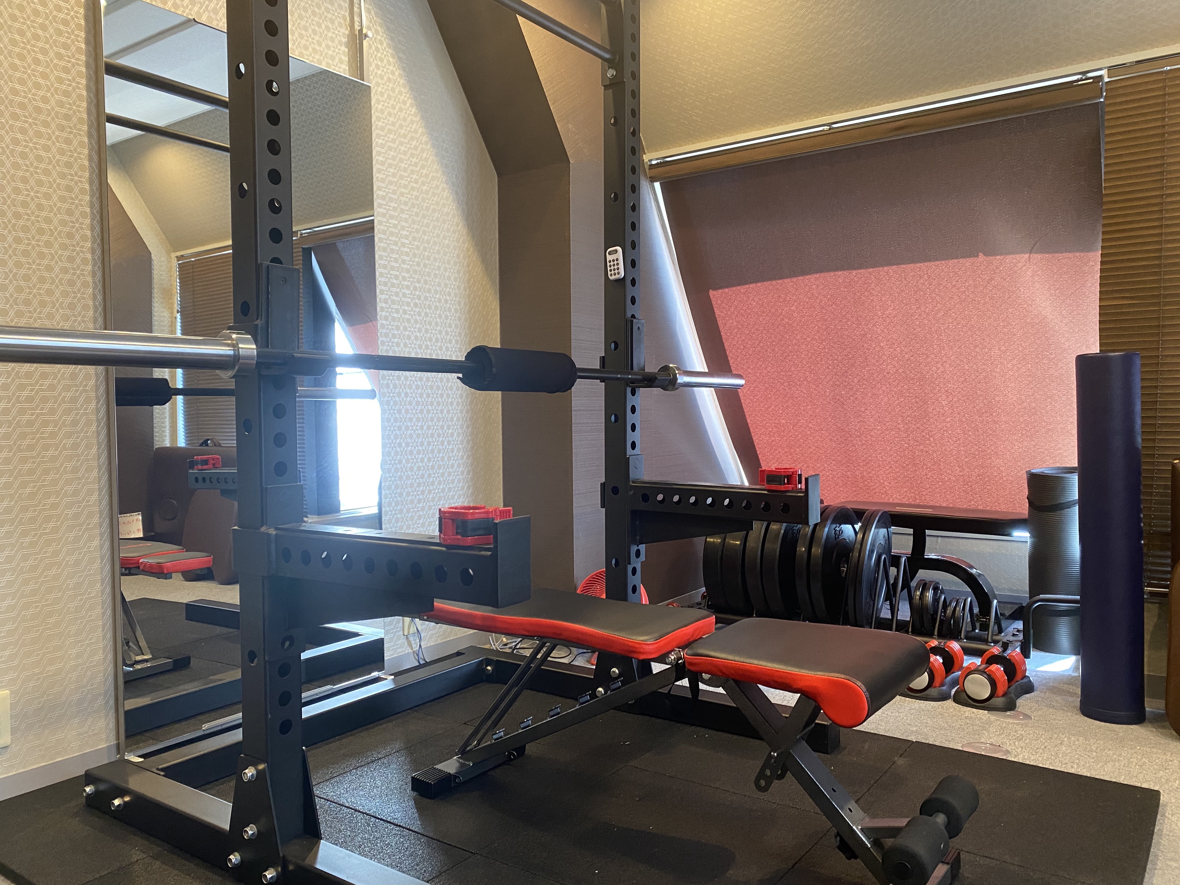 THE PERSONレンタルジム東銀座2のパワーラックとトレーニングエリア