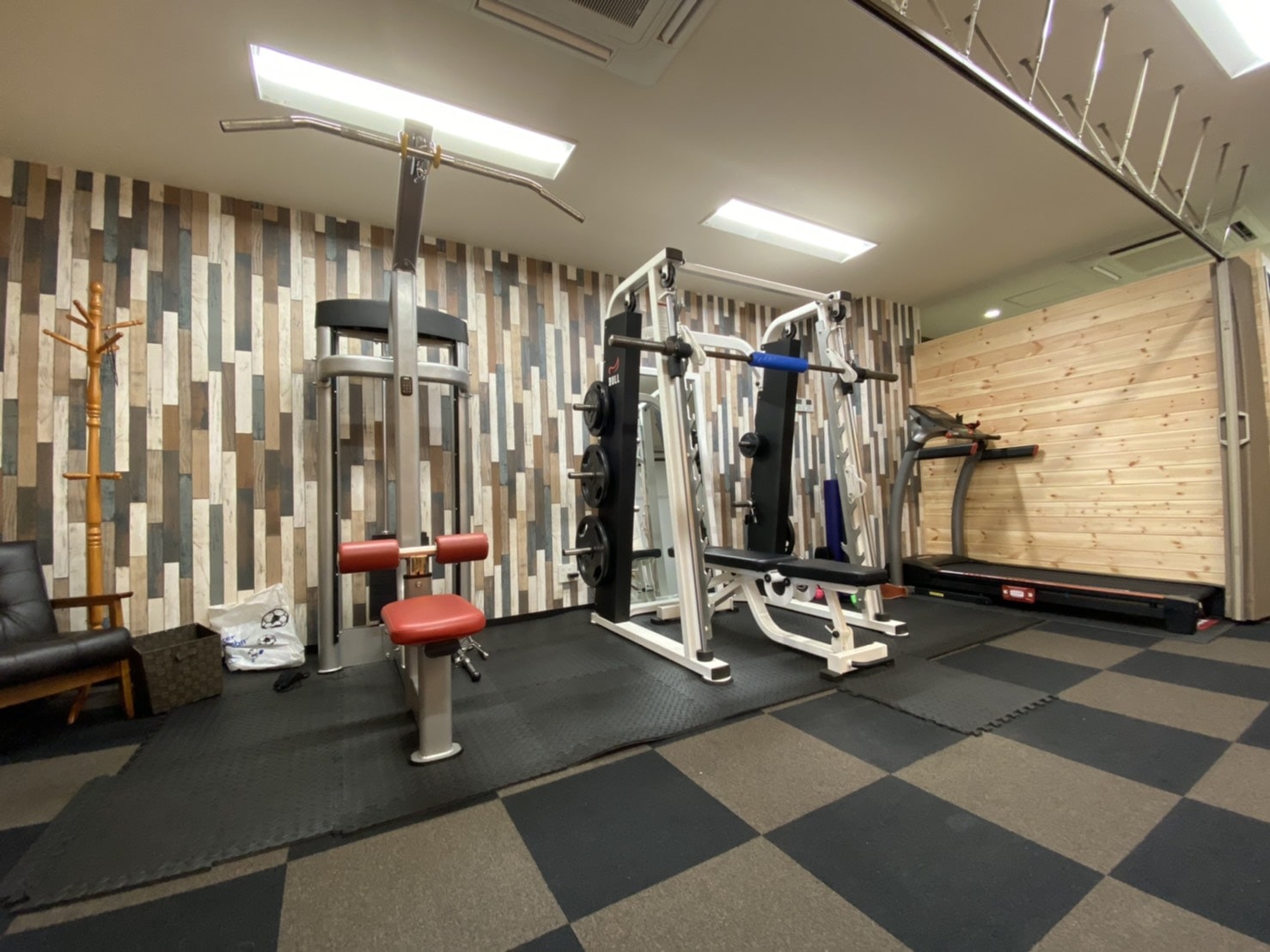 THE PERSON 西新井・大師前の内観