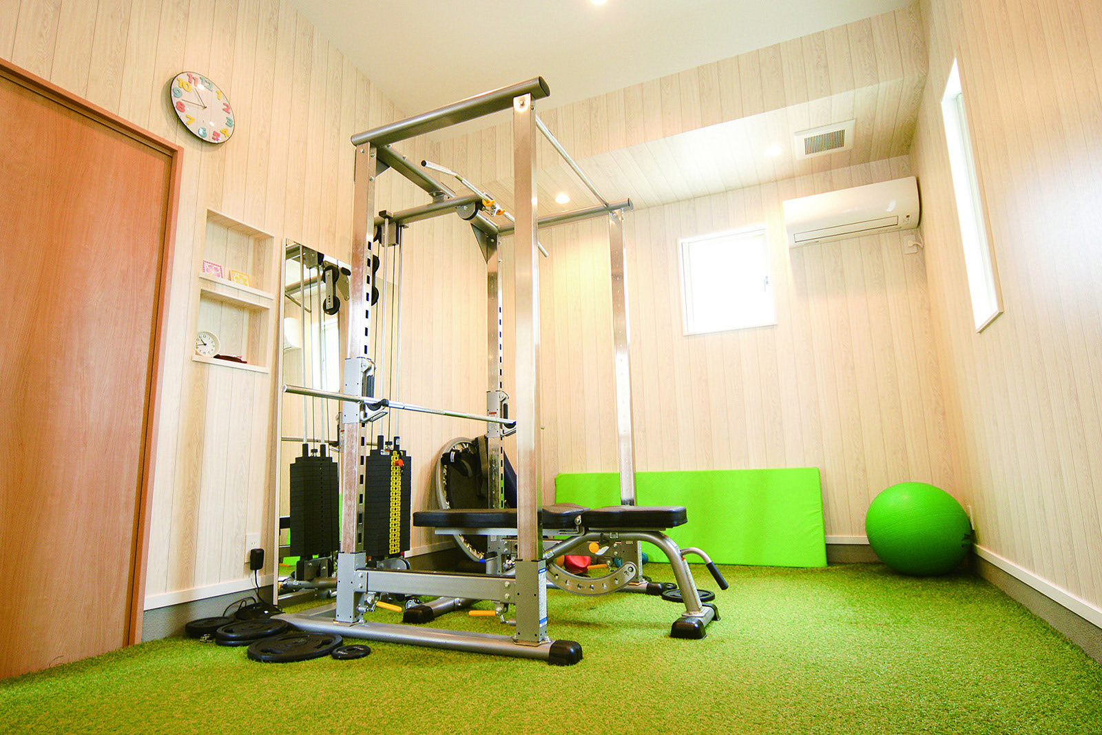 THE PERSON 高坂・東高松の内観