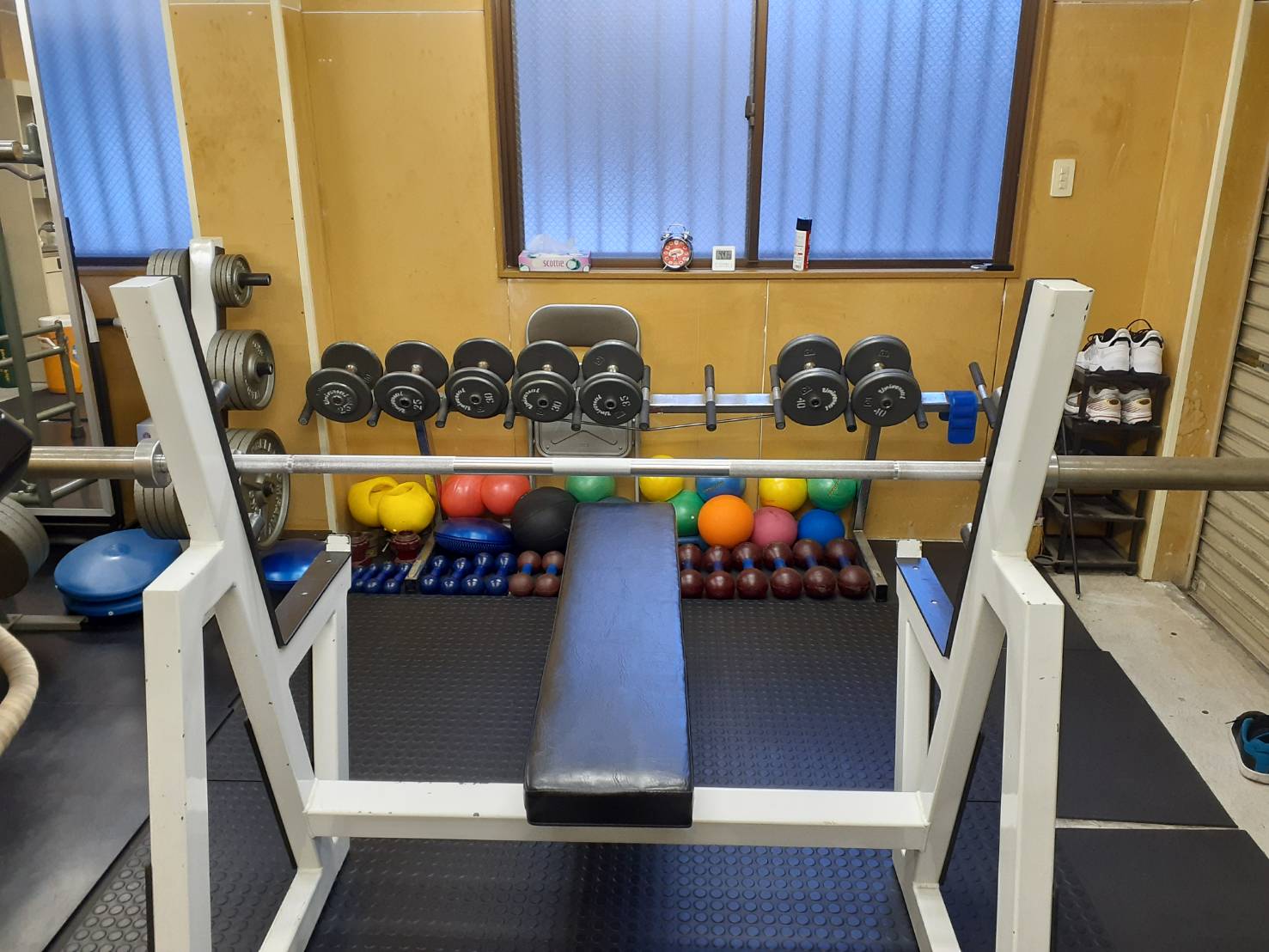 THE PERSONレンタルジム池袋4丁目のレッグマシンと有酸素エリア