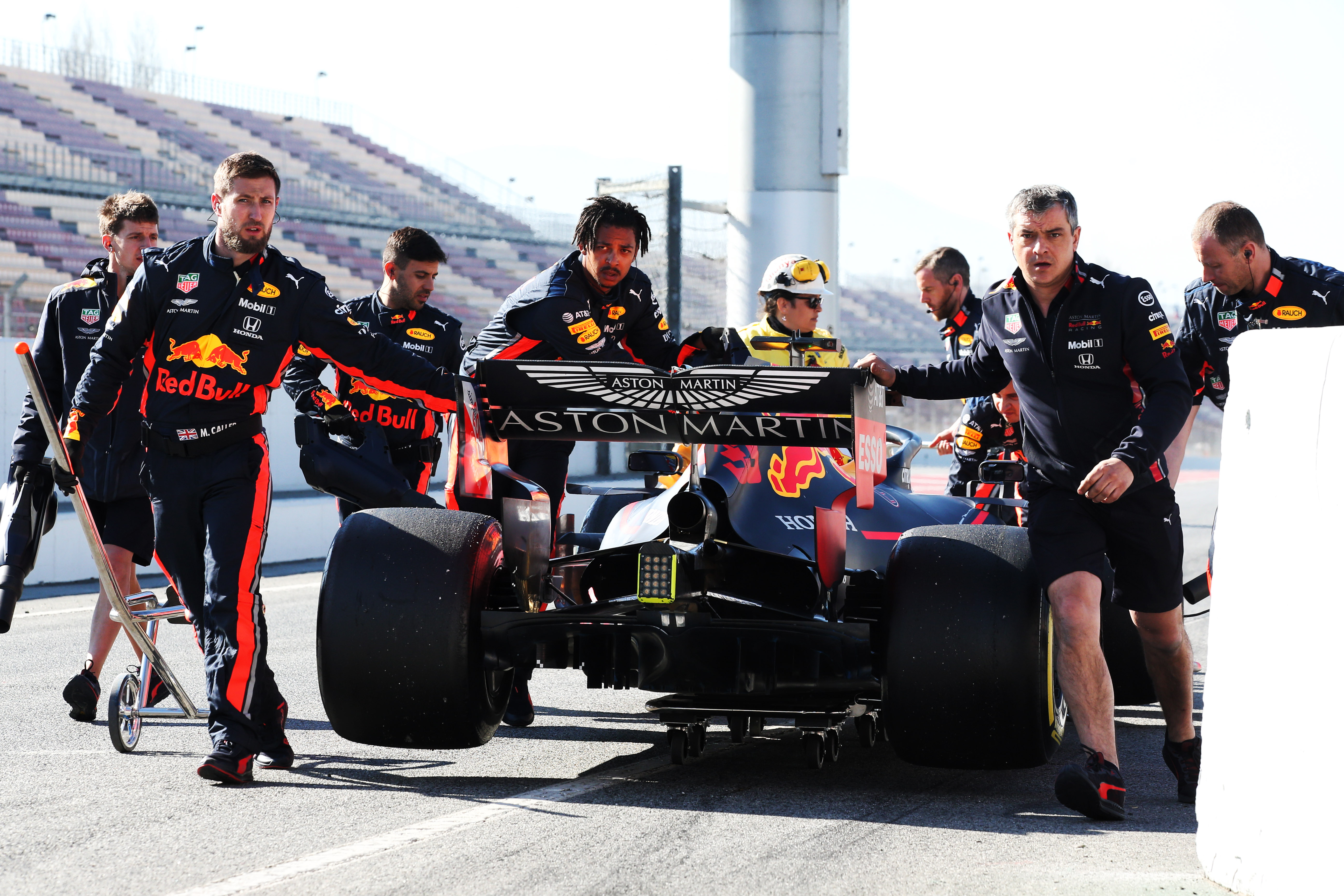 Red Bull mechanics F1 testing 2019 Barcelona