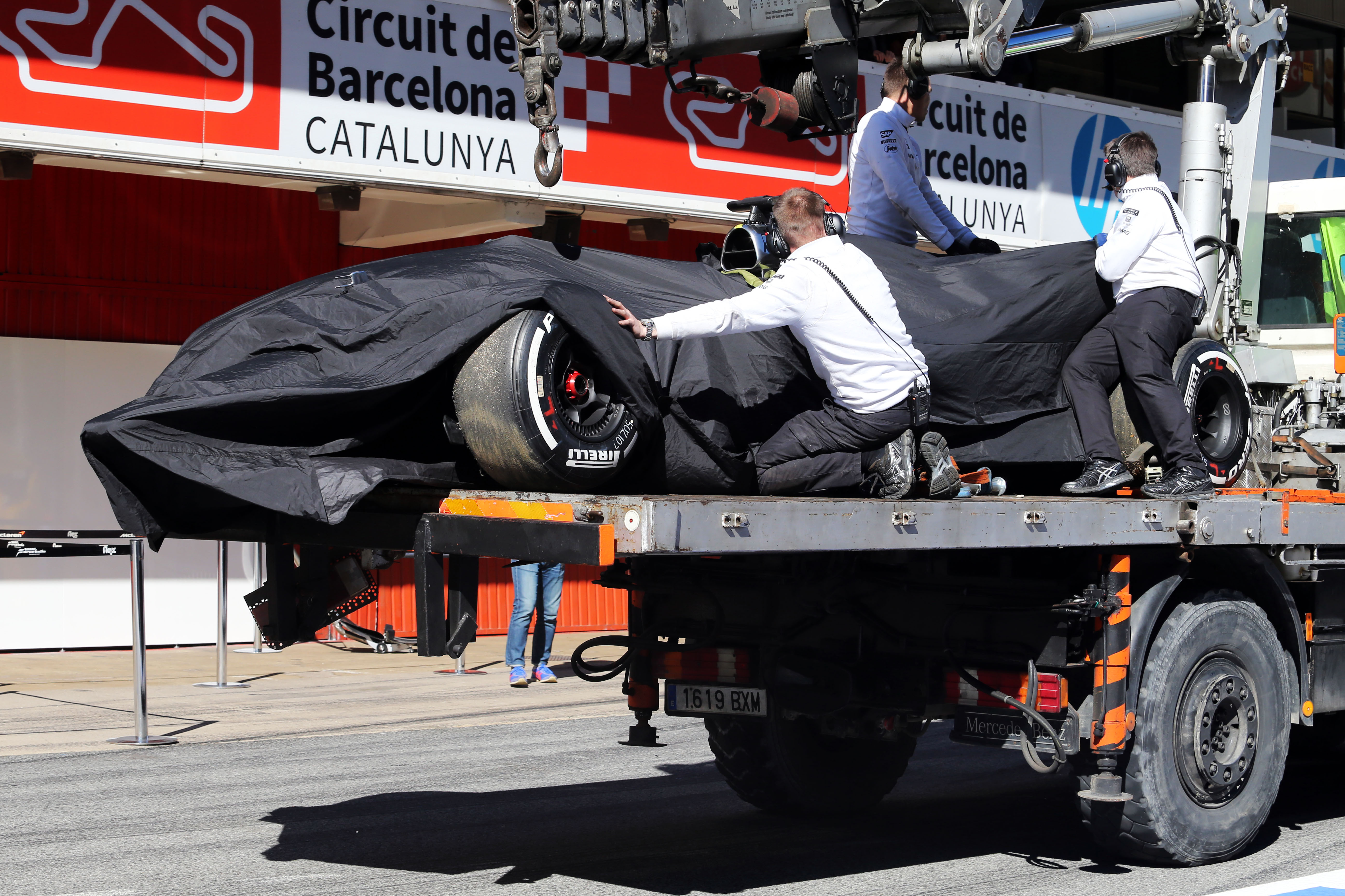 Fernando Alonso crash F1 testing 2015