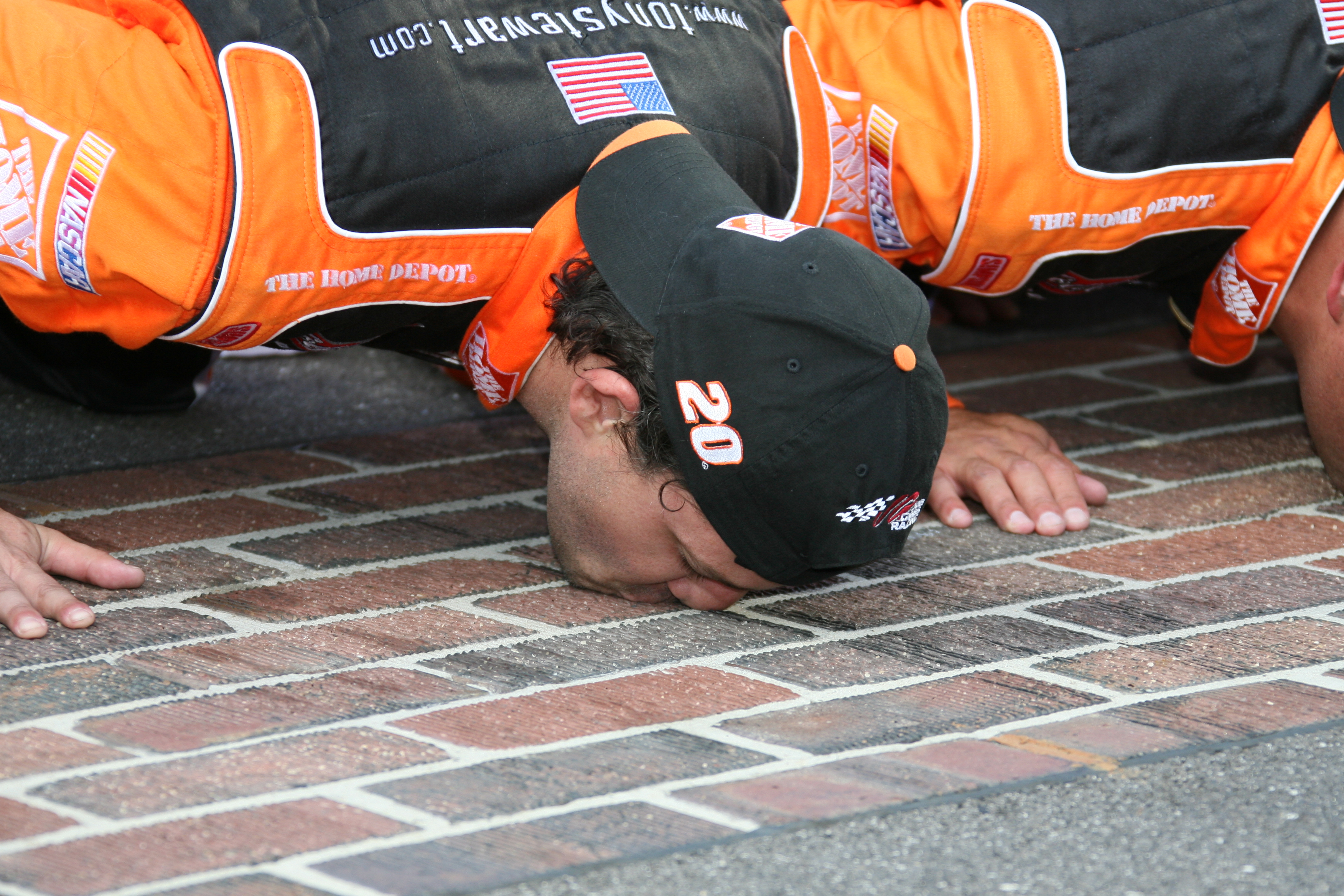 Tony Stewart wins NASCAR Brickyard 400 Indianapolis 2005