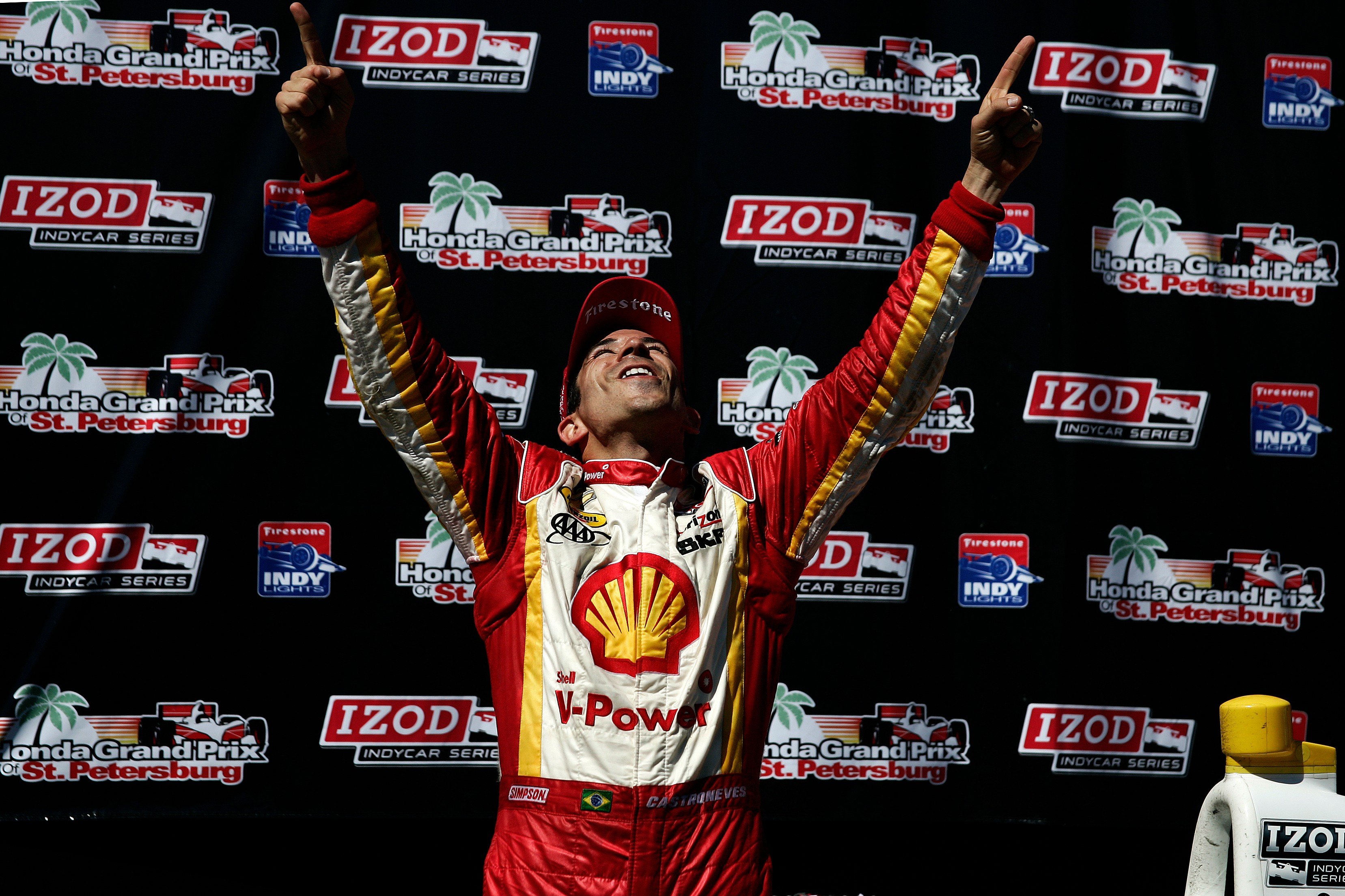 Helio Castroneves wins St Petersburg IndyCar 2012