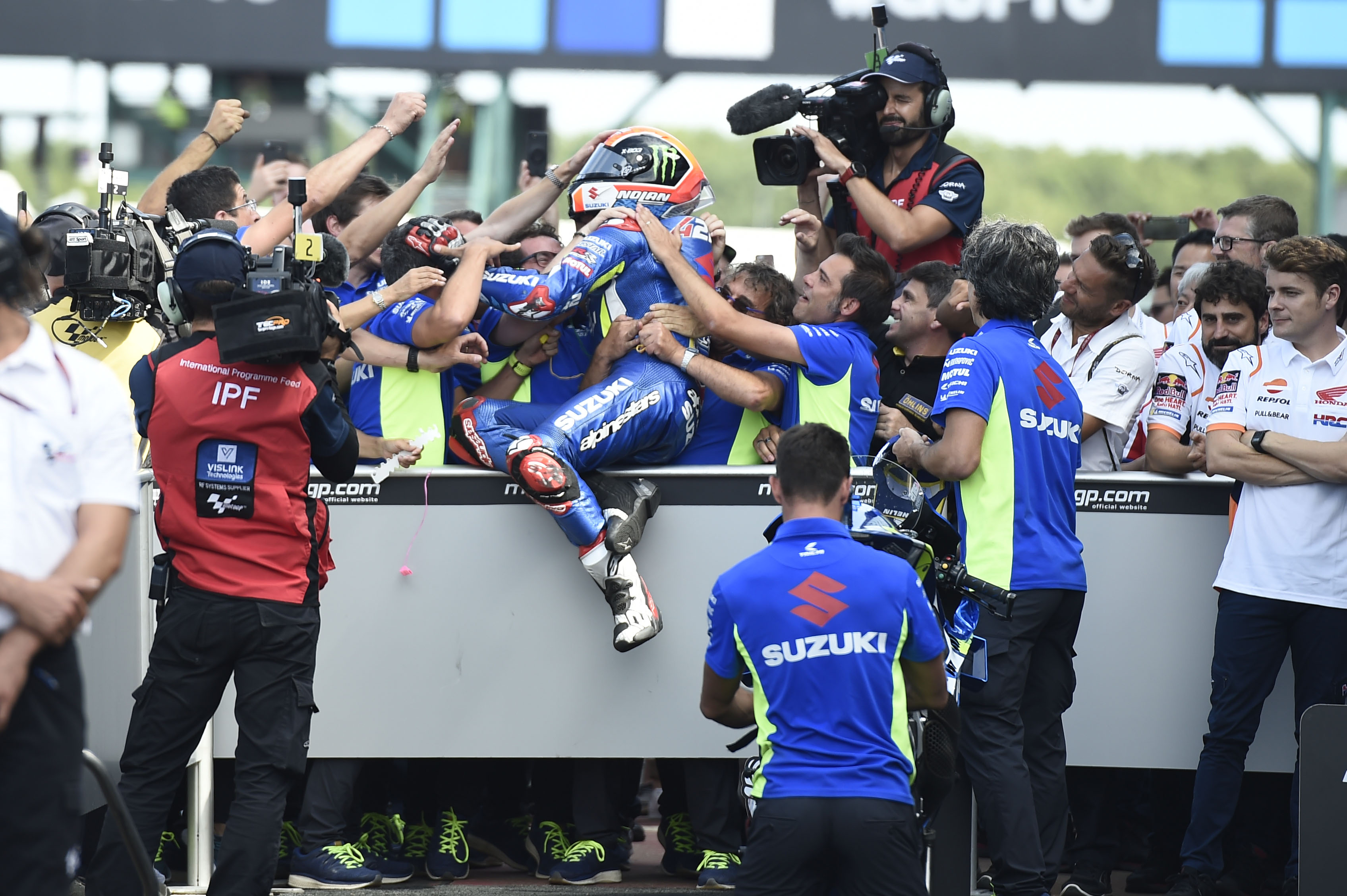 Alex Rins wins Silverstone MotoGP 2019