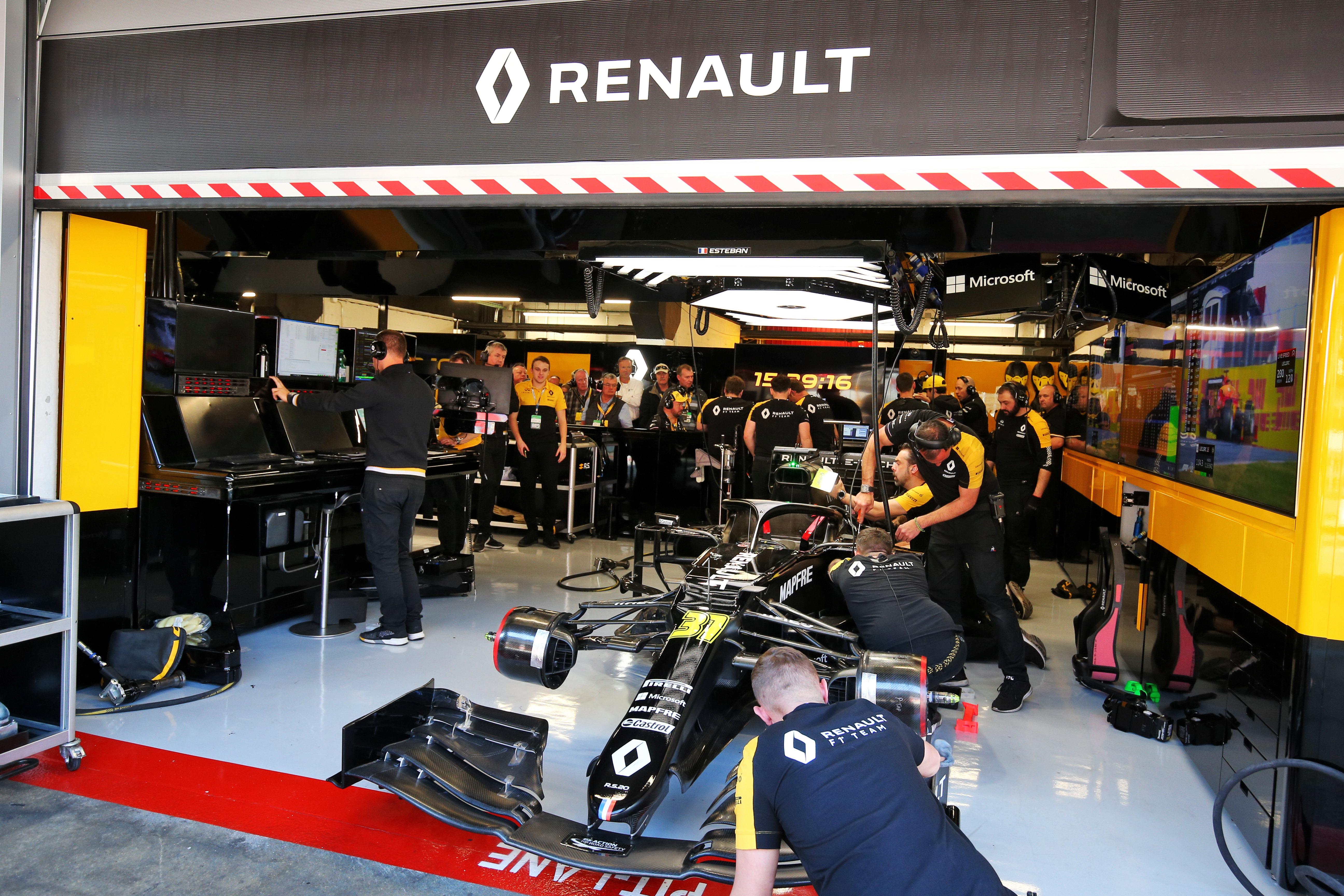 Renault F1 garage Barcelona testing 2020